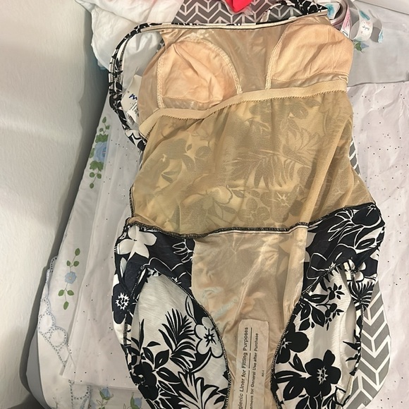 Vintage Tropical
Flowers Maxine of Hollywood Island Luxe 90's does 1950's. NWT - Picture 7 of 8